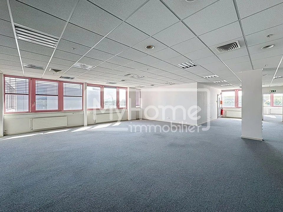 Grand local de 805 m2 avec plus de 8 pièces à Lonay – photo 6 sur 12