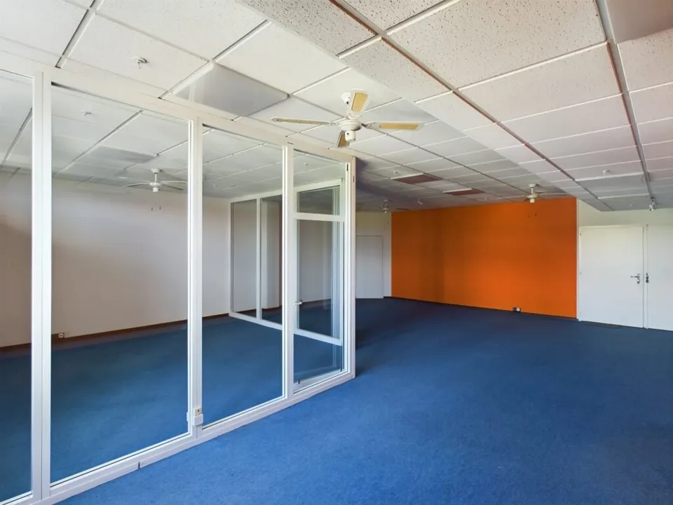 Bureau de 86 m2 situé dans un centre administratif à fort passage, Crissier