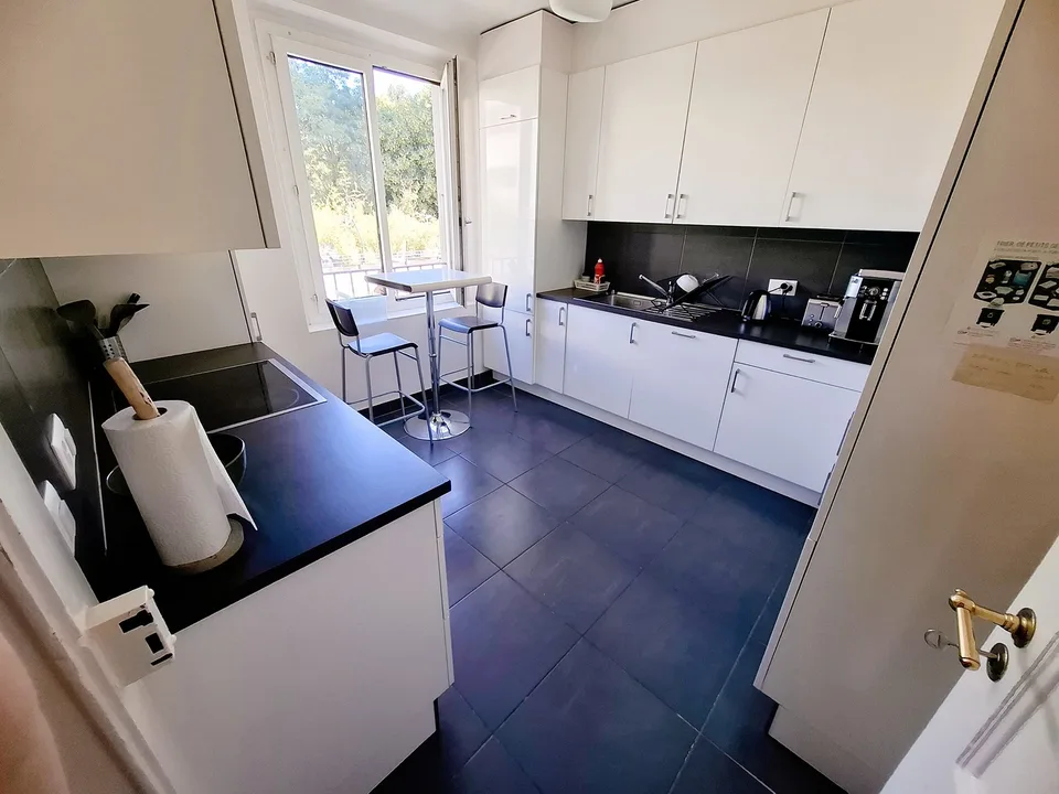 Métro Ours - Colocation  Reprise de bail - Appartement 4.5 pièces moderne rénové - 973 CHF CC