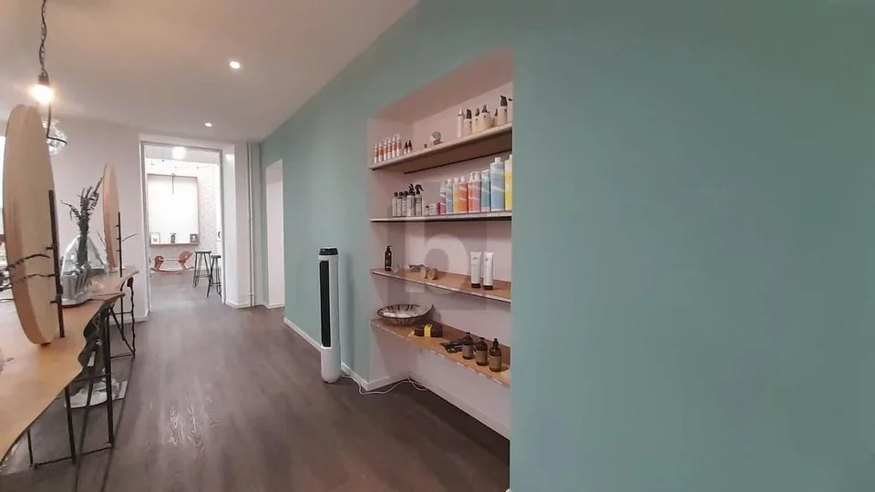 ESPACE COMMERCIAL LUMINEUX ET MODERNE