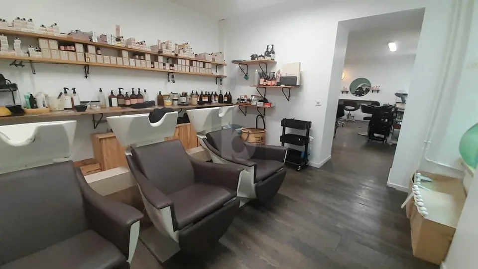 ESPACE COMMERCIAL LUMINEUX ET MODERNE