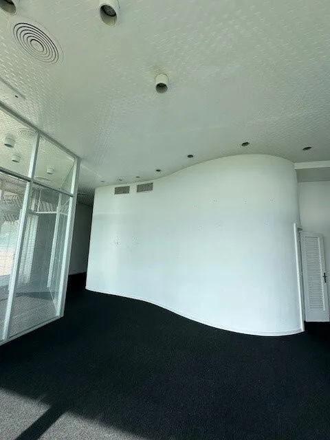 * Belle et lumineuse arcade à louer *