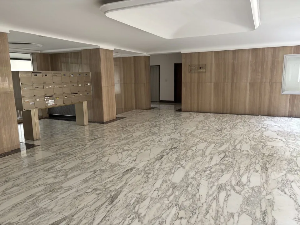 Petit bureau de 27 m2 à côté de la gare