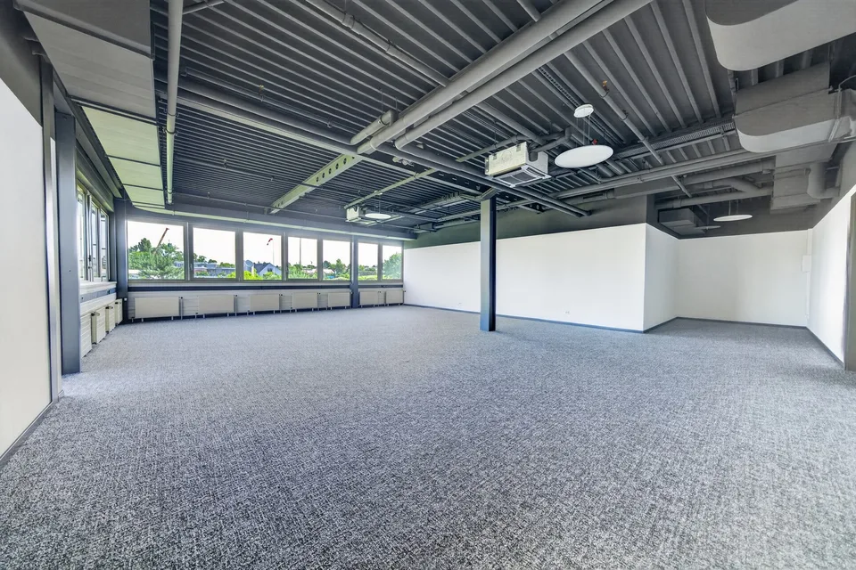 Bureaux rénovés de 100m2 à louer à Saint-Sulpice