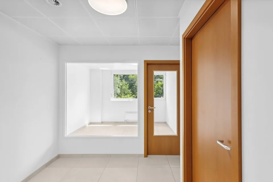 Surface commerciale/bureau/cabinet de 65m2 à Noville