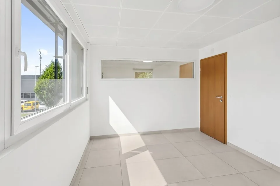 Surface commerciale/bureau/cabinet de 65m2 à Noville