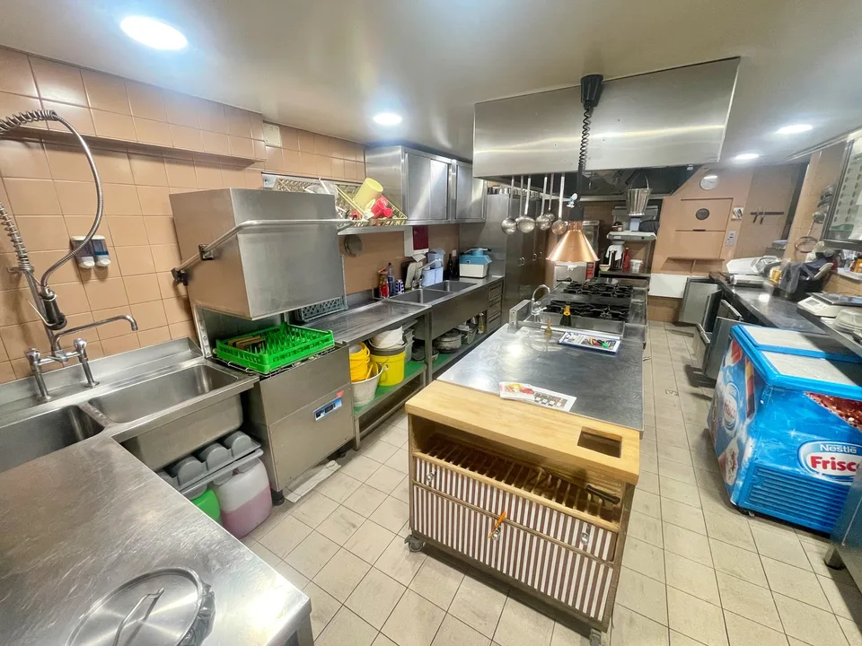 Rendement 6,3% net à un investisseur. Restaurant avec les murs à Aubonne – Foto 10 von 29