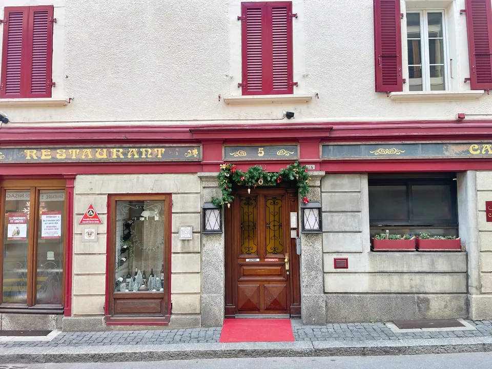 Rendement 6,3% net à un investisseur. Restaurant avec les murs à Aubonne
