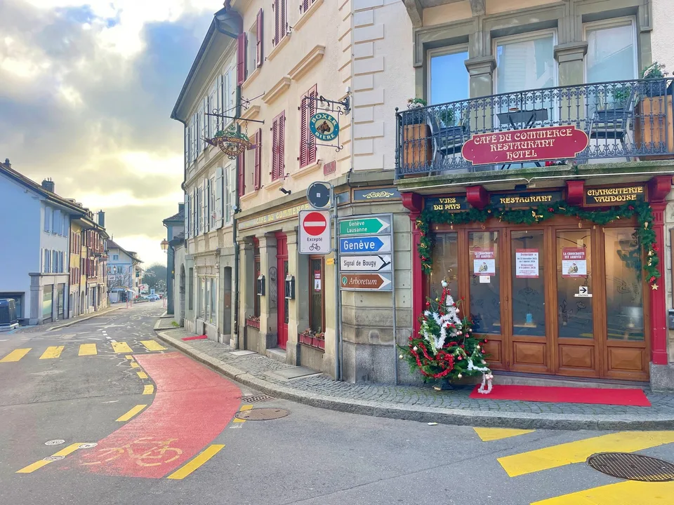 Rendement 6,3% net à un investisseur. Restaurant avec les murs à Aubonne