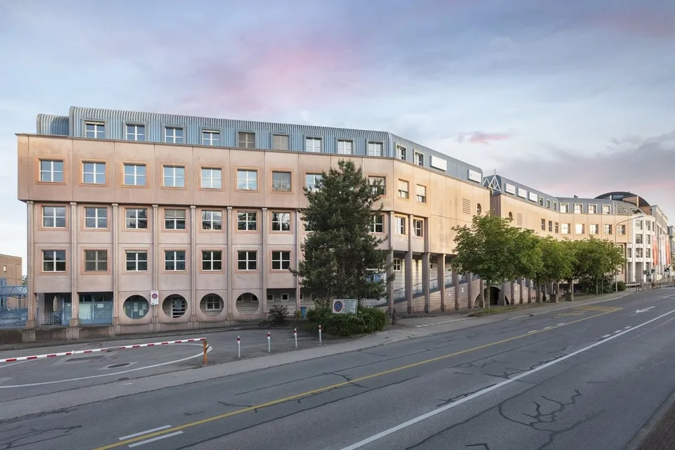 SUPERBE LOCAL COMMERCIAL A DEUX PAS DE LA GARE !