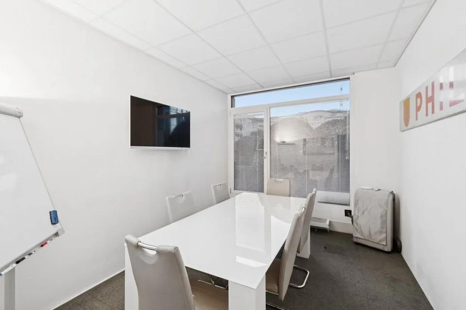 A saisir ! Superbe surface de bureau lumineuse dans bâtiment mixte