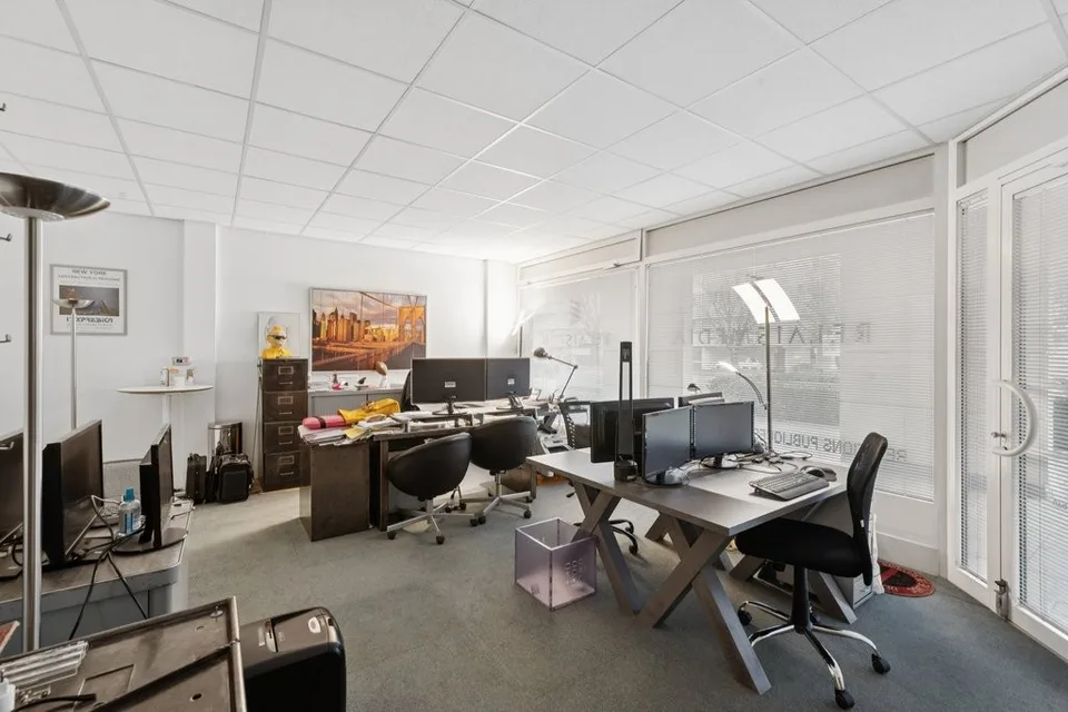 A saisir ! Superbe surface de bureau lumineuse dans bâtiment mixte – foto 9 di 10