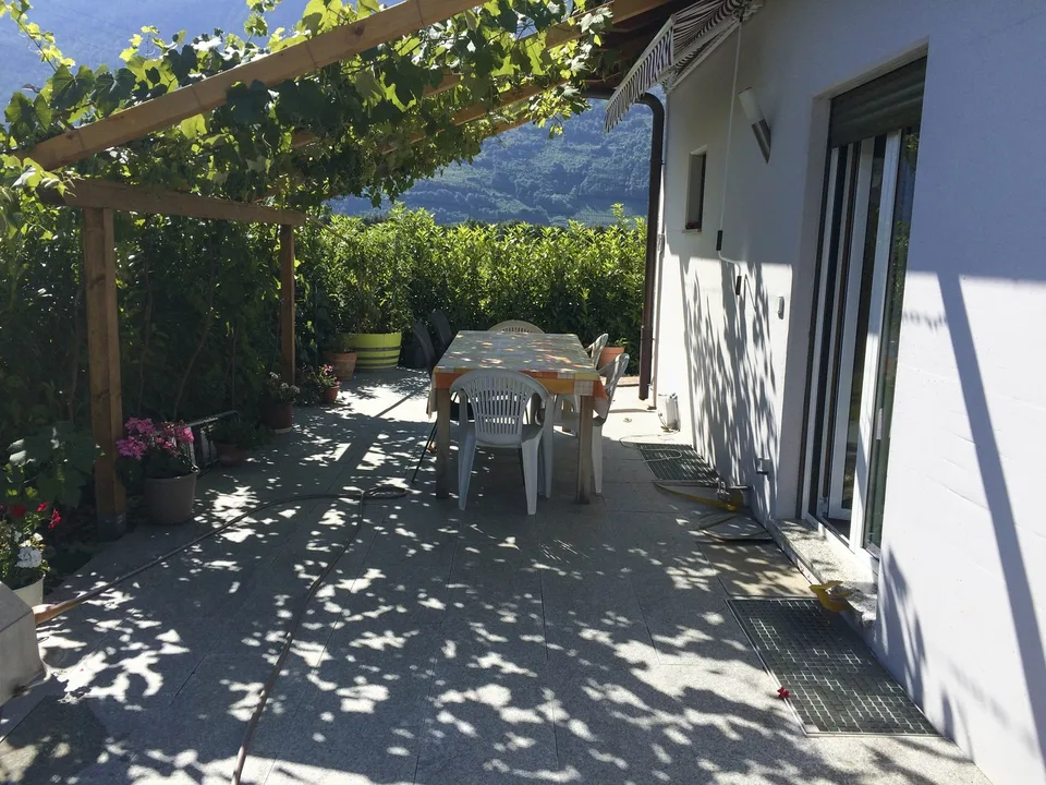 Ardon 4 chambres meublés à louer dans un appartement avec un vaste intérieur et extérieur