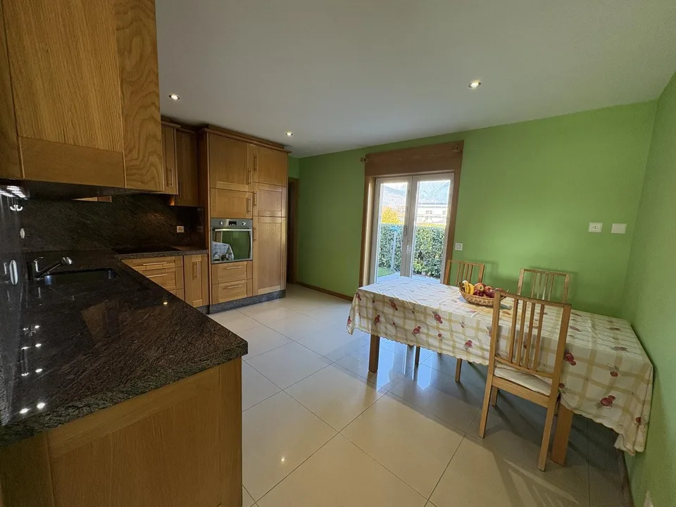 Ardon 4 chambres meublés à louer dans un appartement avec un vaste intérieur et extérieur