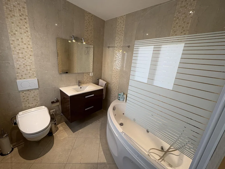 Ardon 4 chambres meublés à louer dans un appartement avec un vaste intérieur et extérieur