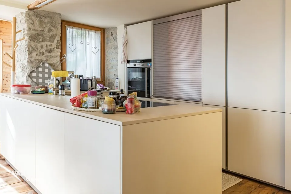 Top renovierte Wohnung im Herzen von Eischoll inkl. 3 Aussenparkplätze