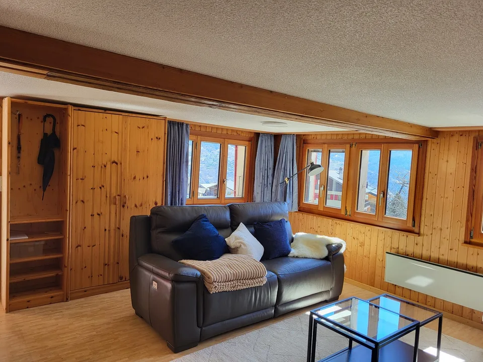 Gemütliche, voll möbellierte 2.5-Zimmer-Wohnung in Zeneggen – ideal für Pendler