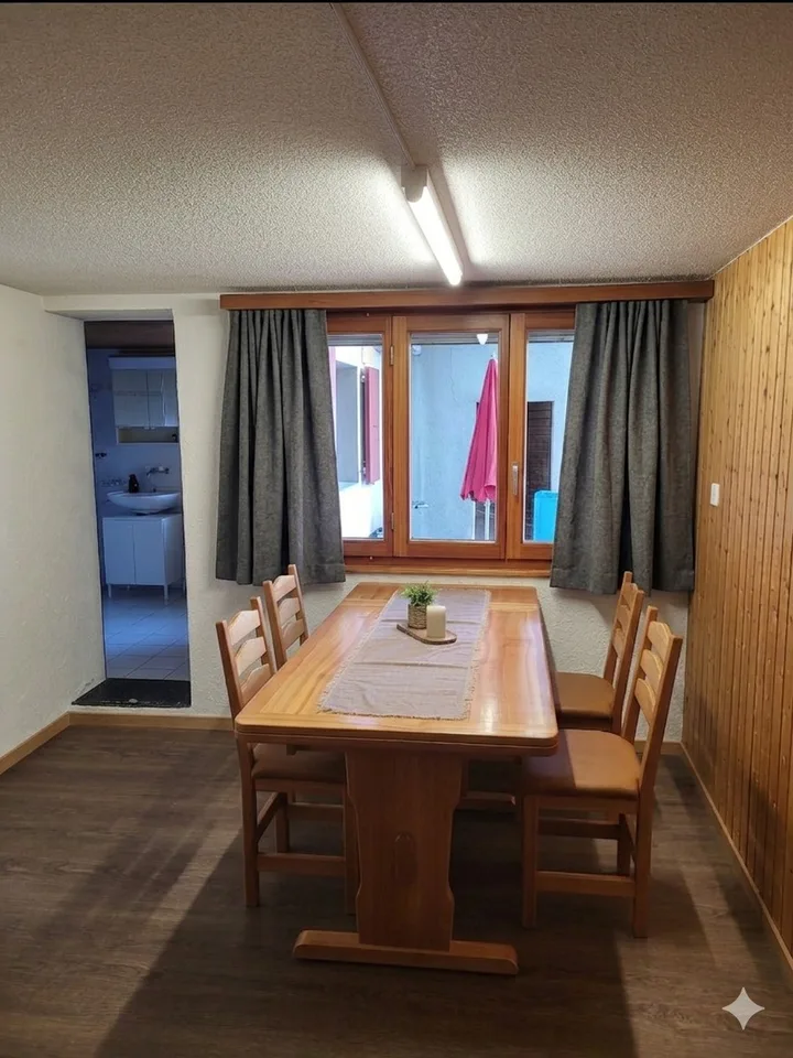 Gemütliche, voll möbellierte 2.5-Zimmer-Wohnung in Zeneggen – ideal für Pendler