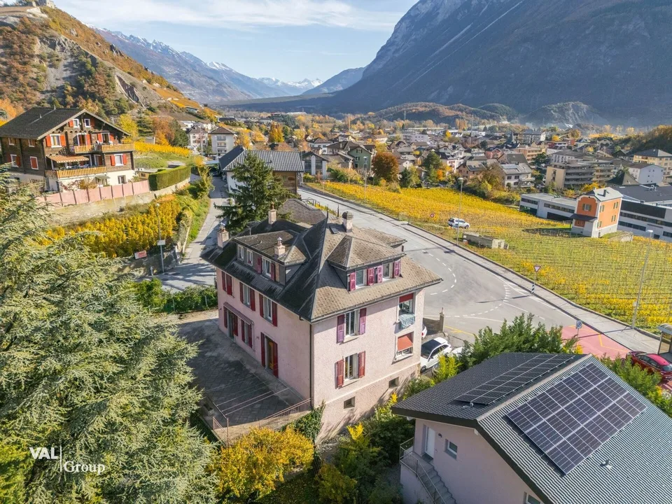Deux appartements + dépôt, dans maison de 3 unités
