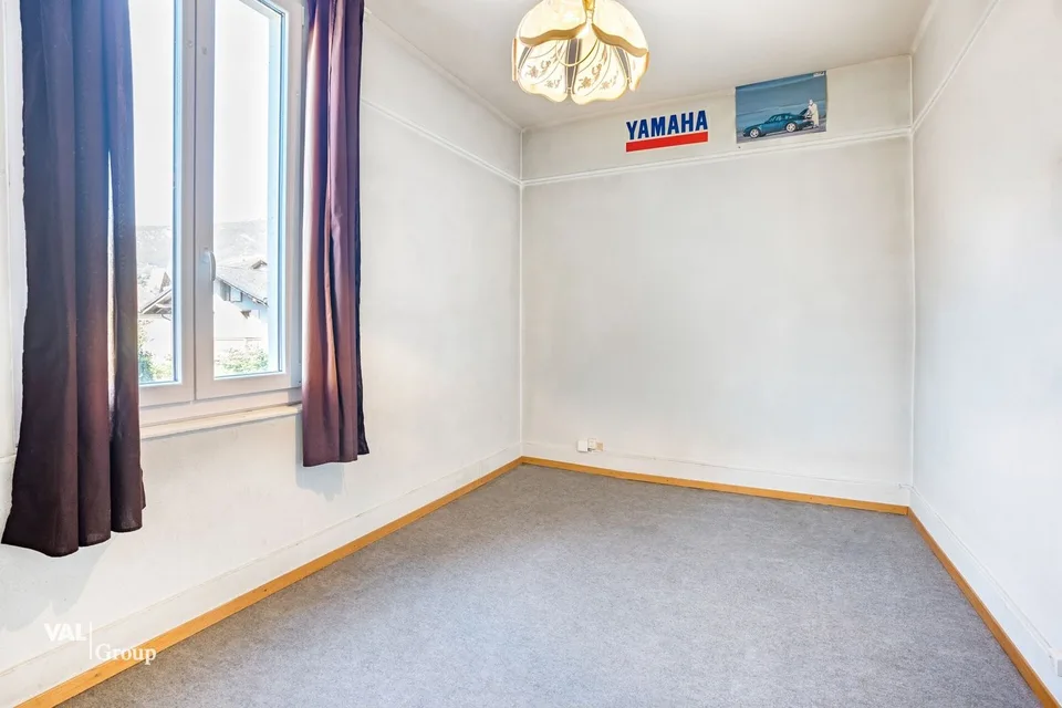 Deux appartements + dépôt, dans maison de 3 unités