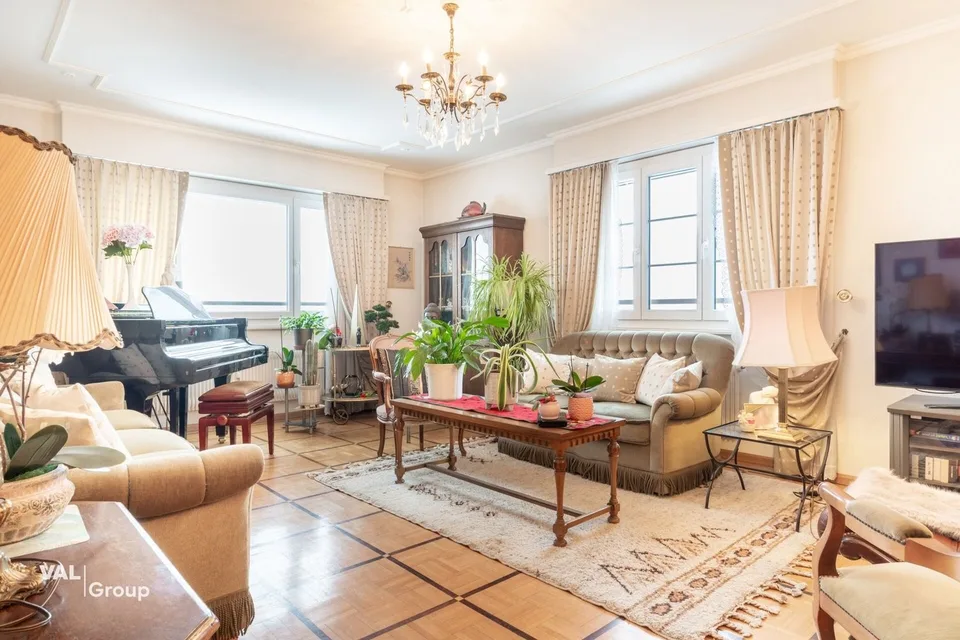 Bright penthouse in the heart of amenities