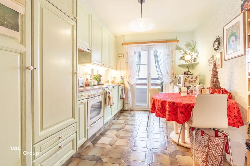 Bright penthouse in the heart of amenities