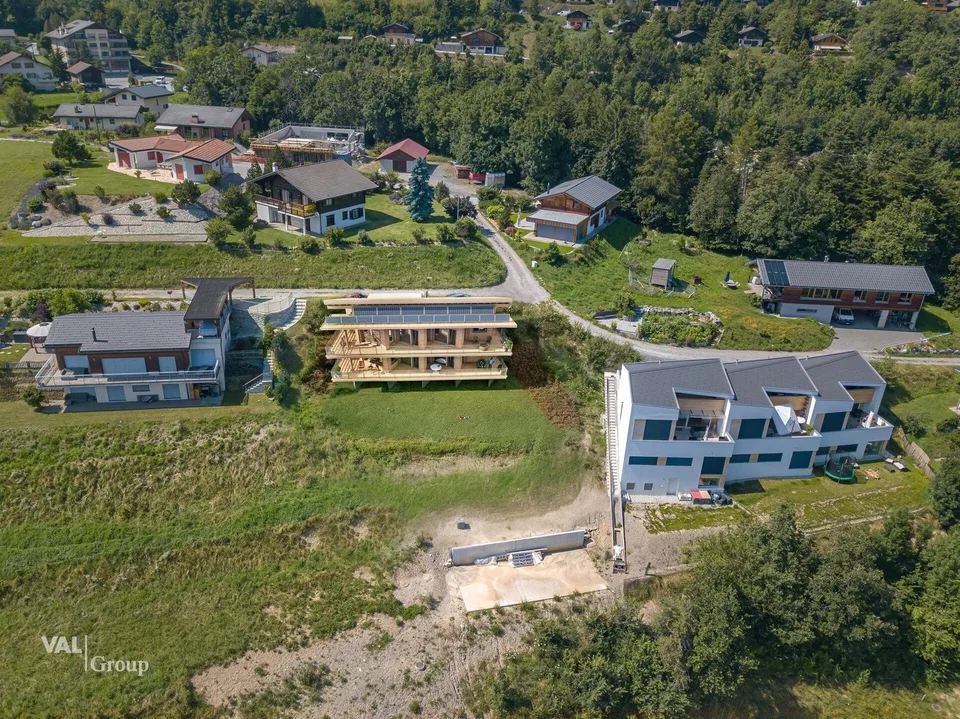 Luce, ambiente tranquillo e vista mozzafiato per questo progetto Minergie-P