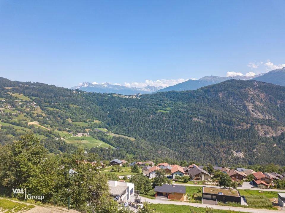 Luce, ambiente tranquillo e vista mozzafiato per questo progetto Minergie-P