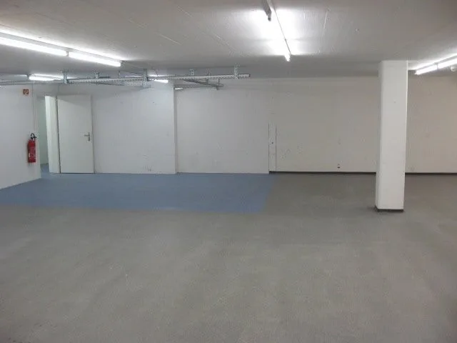 Dépôt de 152 m2 à louer proche de la gare