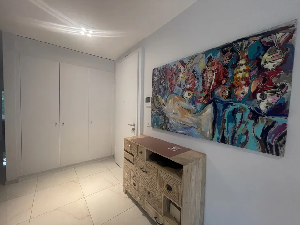 Furnished 4-room apartment with private terrace, private garden & private garage box near UN