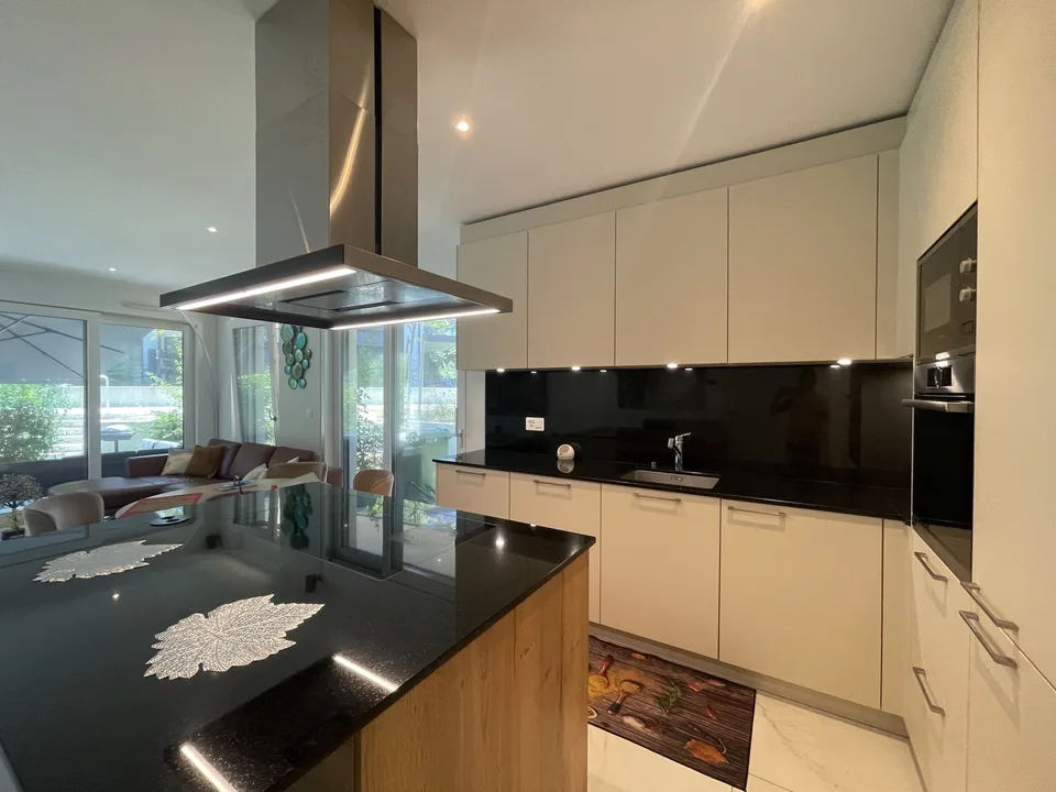 Furnished 4-room apartment with private terrace, private garden & private garage box near UN
