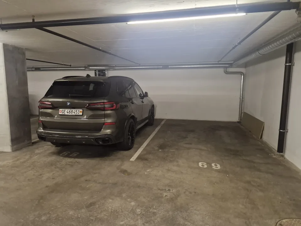 Parking souterraine spacieuse à sous-louer – Route de Frontenex 60G