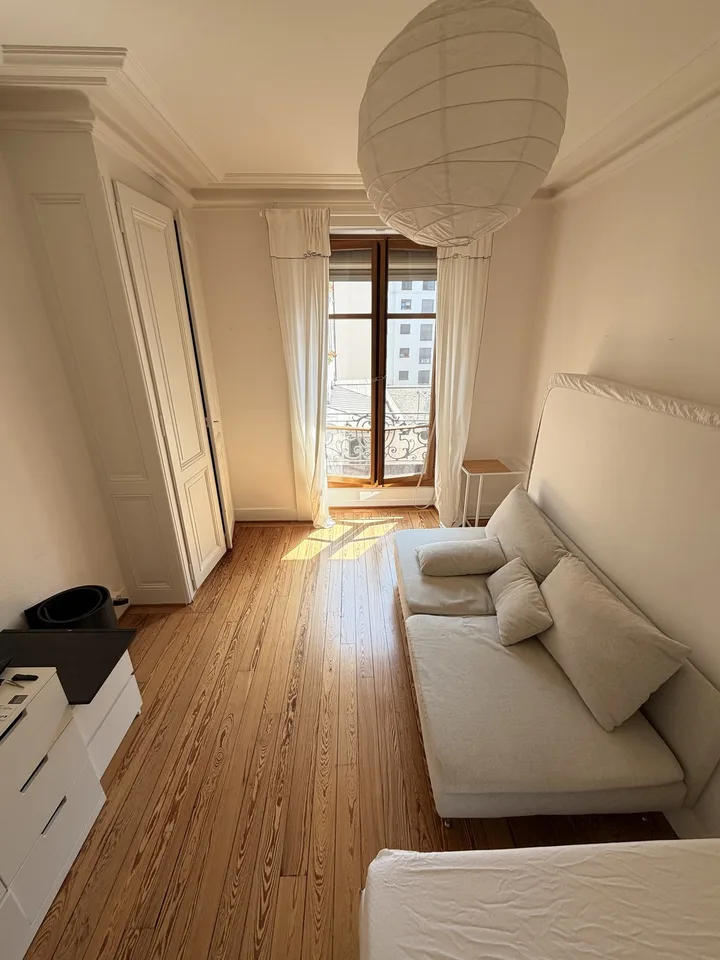 2 pièces meublé, lumineux et central — Plainpalais, proche Université / Bright furnished 2-room flat in central Geneva, near the University