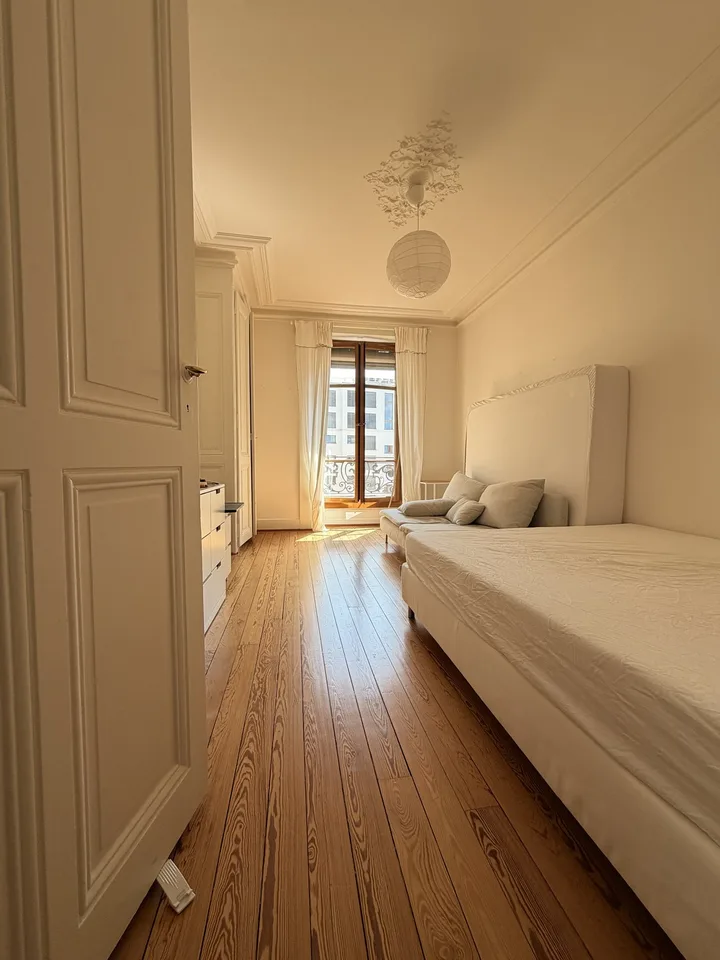 2 pièces meublé, lumineux et central — Plainpalais, proche Université / Bright furnished 2-room flat in central Geneva, near the University