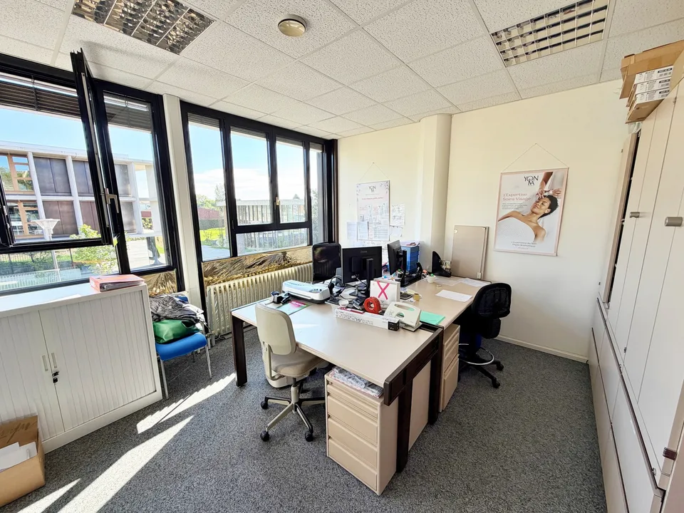 Spacieuse surface de bureaux de 146 m² à Mies – Foto 15 von 17