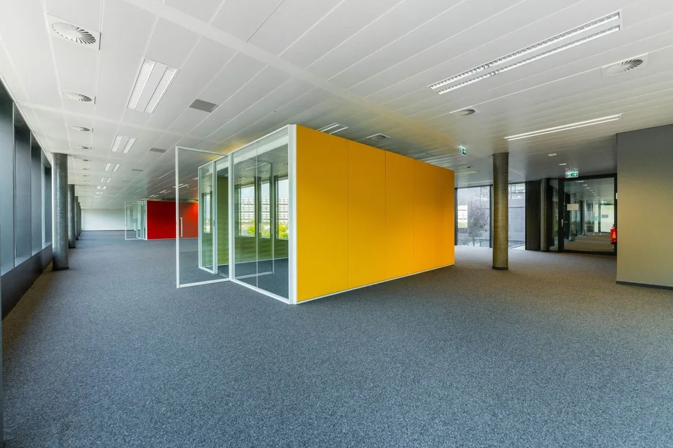 Surface administrative de 529 m² - grands plateaux de bureaux lumineux et modulables – Foto 6 von 9