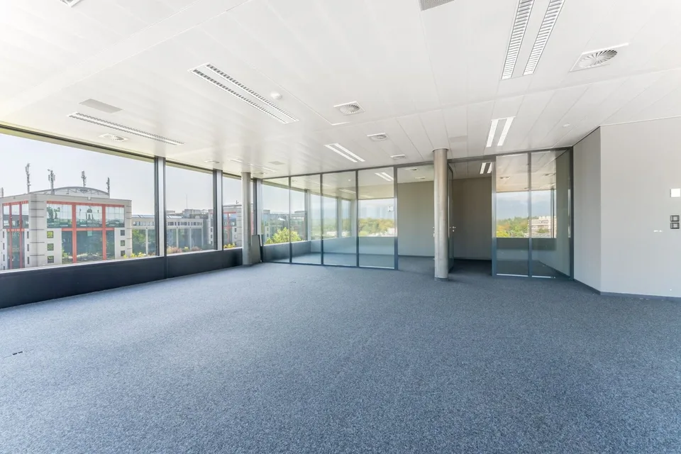 Surface de bureaux de 350 m² avec espaces vitrés et cuisine ouverte – Foto 7 von 9