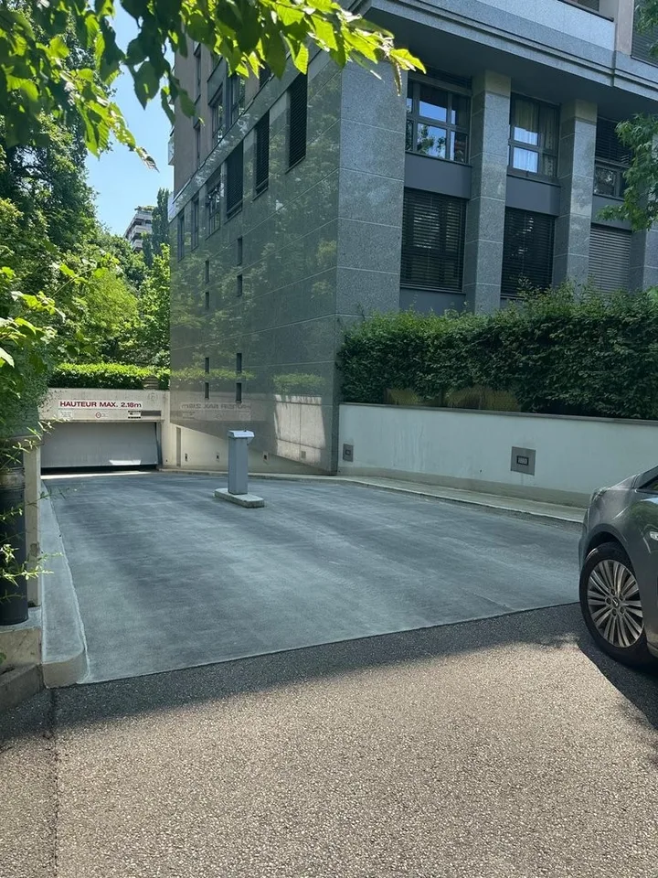 Place de parc en sous-sol - Champel