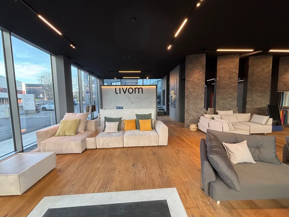 Surface commerciale / showroom moderne de 170 m² à Meyrin