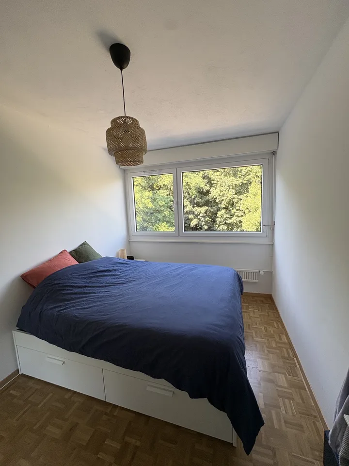 Appartement meublé 4 pièces à Genève — 102 m², 2 chambres, 2 salles de bain, balcon, parking inclus