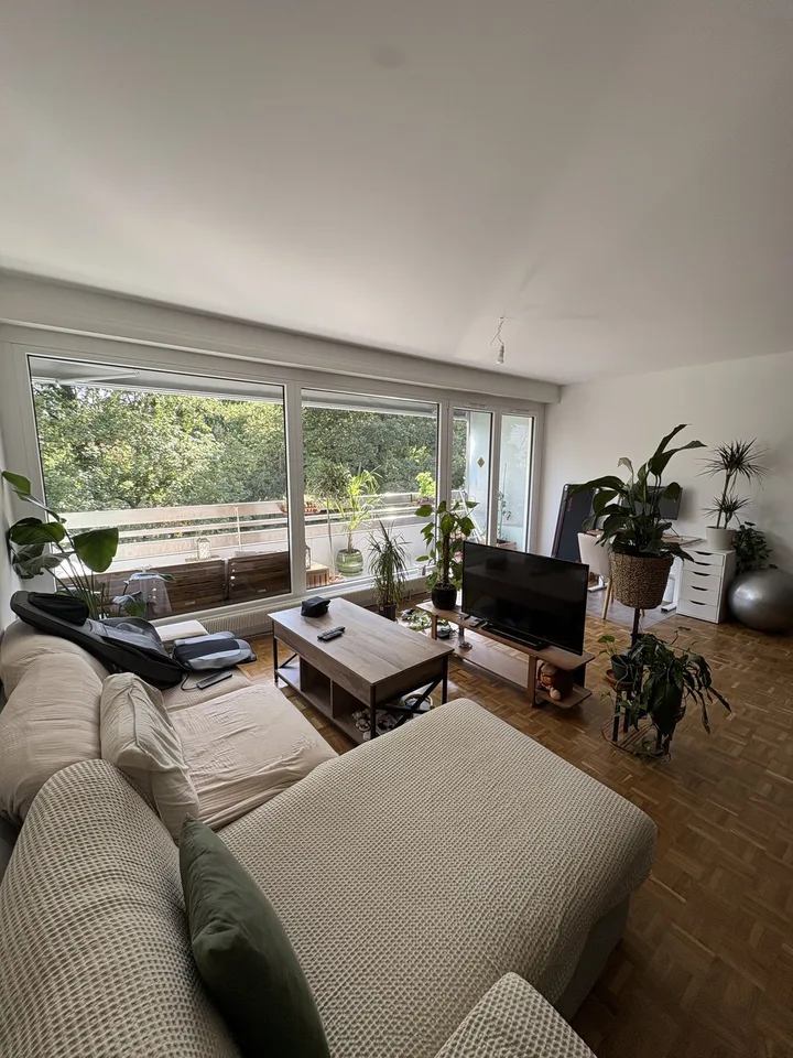 Appartement meublé 4 pièces à Genève — 102 m², 2 chambres, 2 salles de bain, balcon, parking inclus