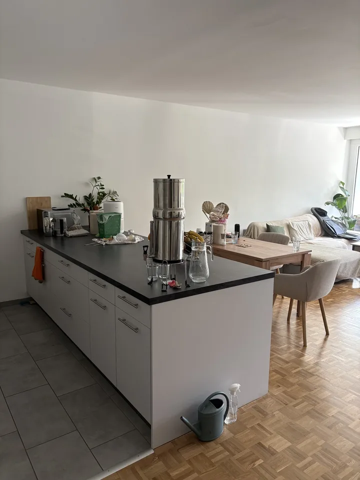 Appartement meublé 4 pièces à Genève — 102 m², 2 chambres, 2 salles de bain, balcon, parking inclus