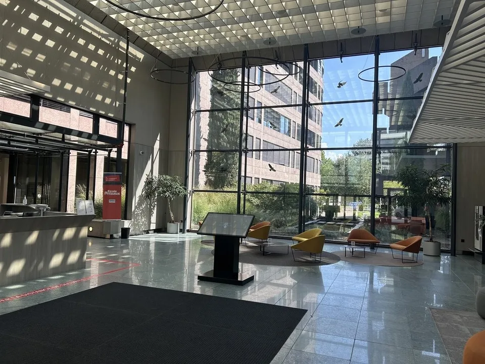 Surface de 142 + 228 m2 soit 370 m2 au Geneva Business Center à Lancy