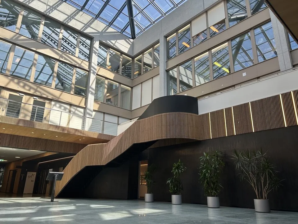 Surface de 142 + 228 m2 soit 370 m2 au Geneva Business Center à Lancy