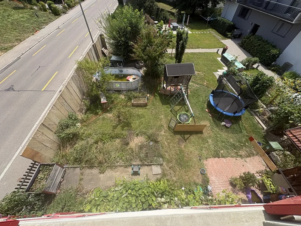 Einfamilienhaus mit 7 Zimmer, Garten und Aussenparkplätzen