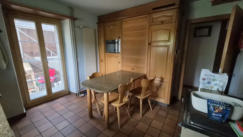 Einfamilienhaus mit 7 Zimmer, Garten und Aussenparkplätzen