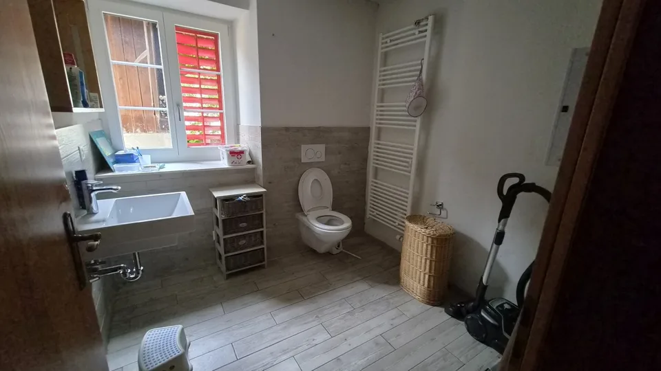 Einfamilienhaus mit 7 Zimmer, Garten und Aussenparkplätzen