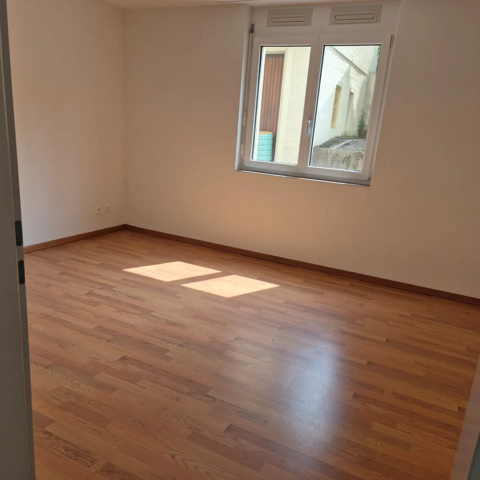 Sonnige, moderne 3.5 Zimmer Wohnung mit Terasse