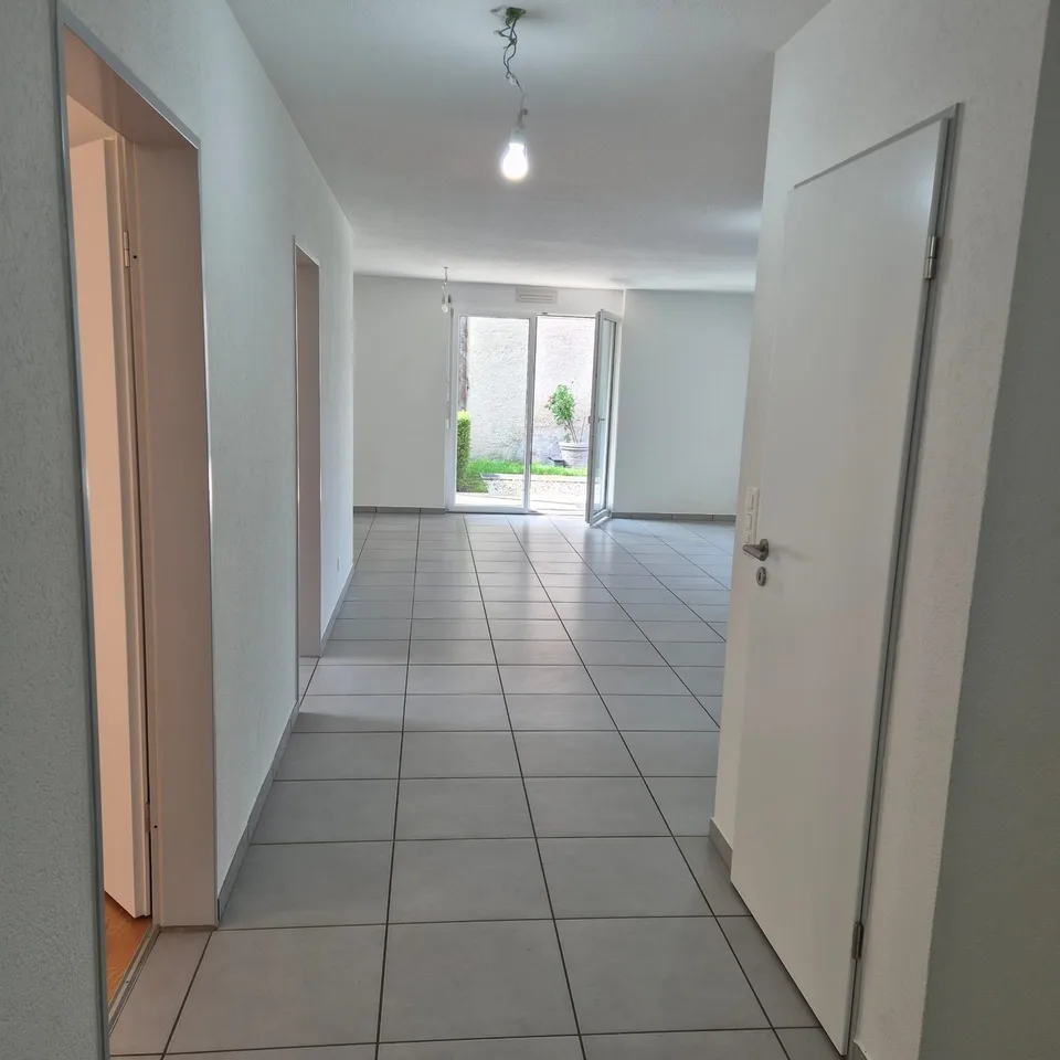 Sonnige, moderne 3.5 Zimmer Wohnung mit Terasse