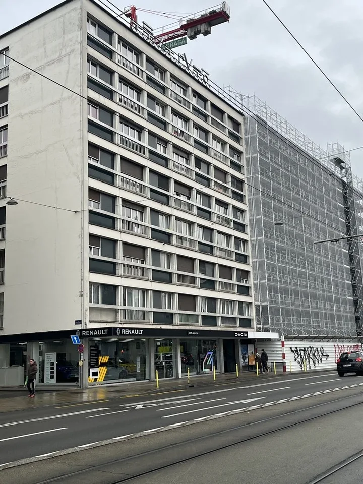 Belle arcade de 610 m2 et son dépôt de 638 m2 au coeur de Plainpalais